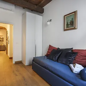 Apartment Oltrarno Modern In, Florence