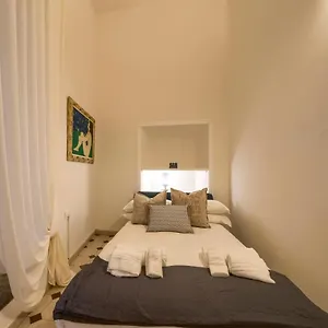 Apartment La Casa Di Bruna E Giordano In Santo Spirito, Florence