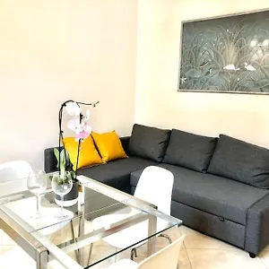 Apartment Brand New, Florence