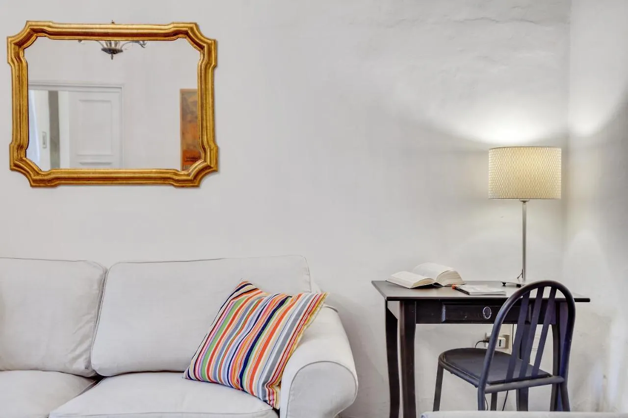 Porta Rossa Apartments Near Ponte Vecchio Florence
