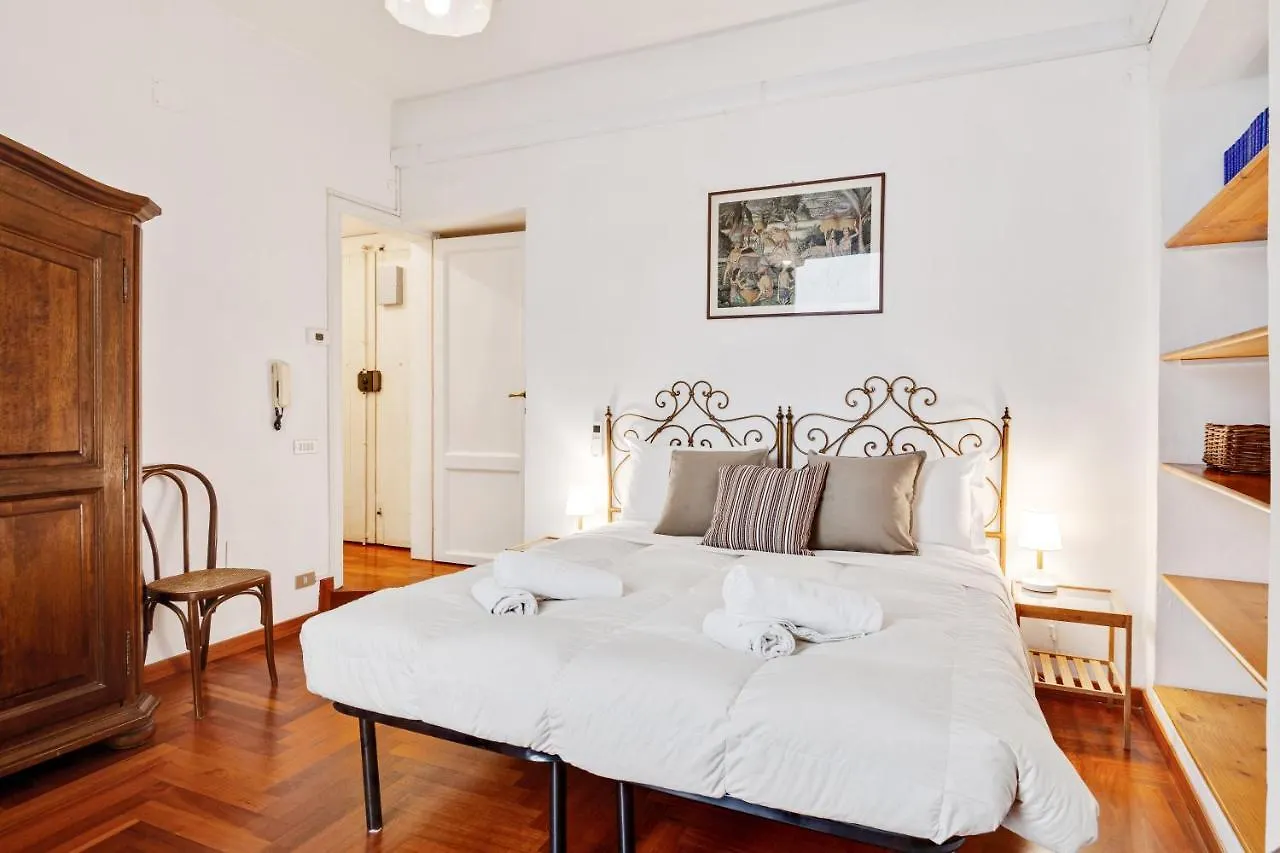Porta Rossa Apartments Near Ponte Vecchio Florence 0*,  Italy