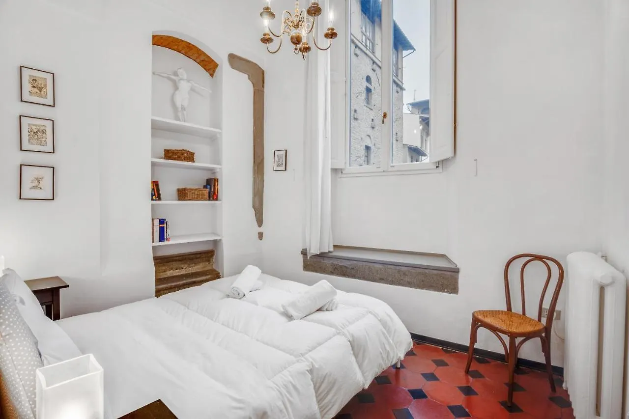 Porta Rossa Apartments Near Ponte Vecchio Florence