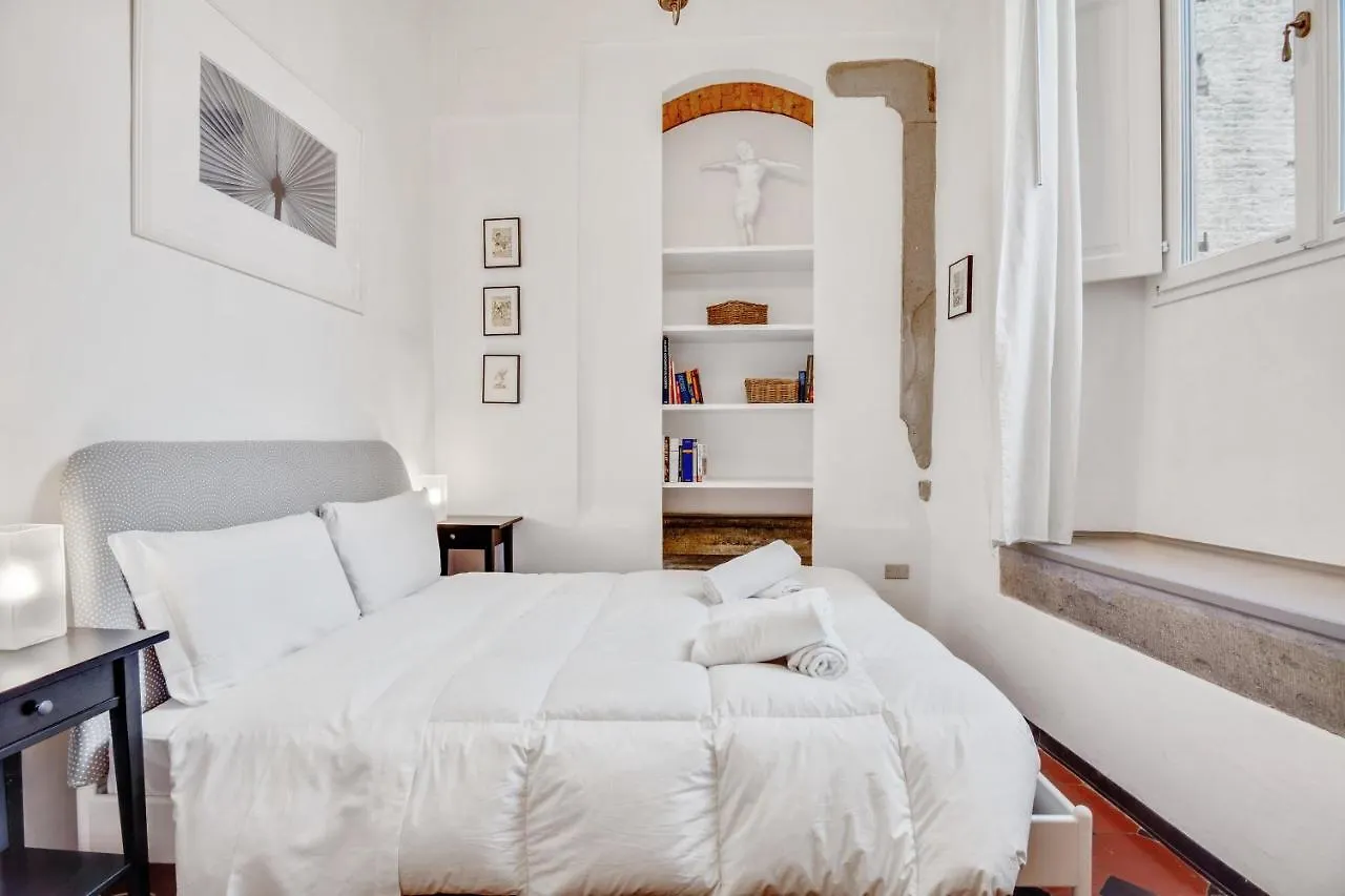 Porta Rossa Apartments Near Ponte Vecchio Florence